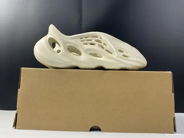 hype FY4567 Adidas RNNR Yeezy Foam Sand 0531